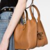 18670835_40374445_1000.jpg Tod's Timeless logo-plaque tote bag