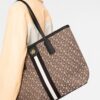 18705167_40533105_1000.jpg DKNY logo-print tote bag