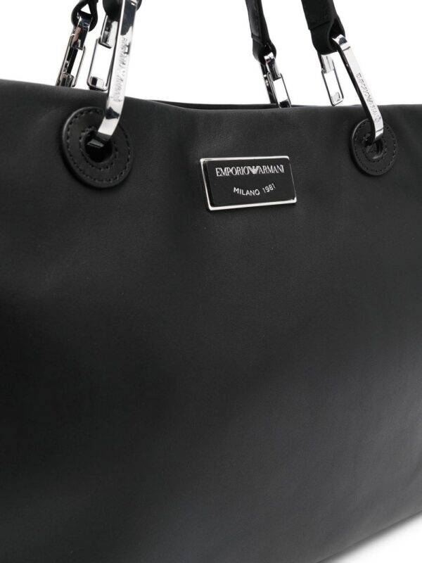 18735230_40725592_1000.jpg Emporio Armani logo-plaque leather tote bag