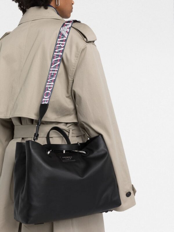 18735230_40725601_1000.jpg Emporio Armani logo-plaque leather tote bag