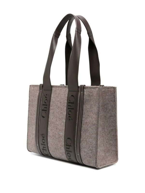 18824425_42014957_1000.jpg Chloé embroidered-logo tote bag
