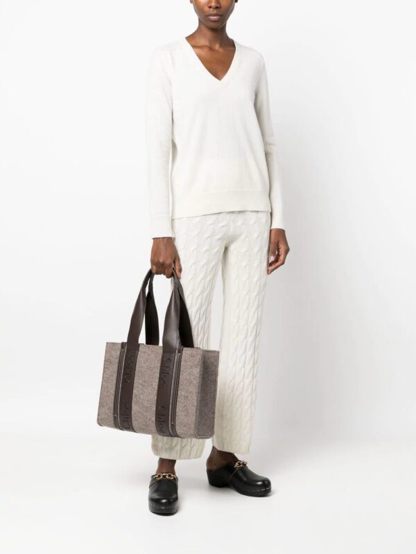 18824425_42019096_1000.jpg Chloé embroidered-logo tote bag