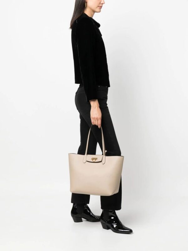 18896340_42551301_1000.jpg Ferragamo Gancini leather tote bag