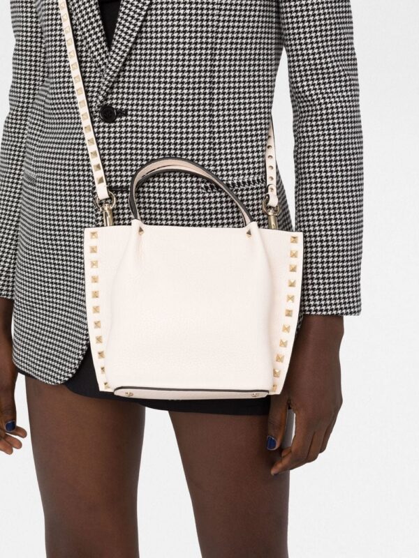 18955857_41300685_1000.jpg Valentino Garavani Garavani Rockstud tote bag