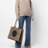 19017244_41499235_1000.jpg Tory Burch logo-patch tote bag
