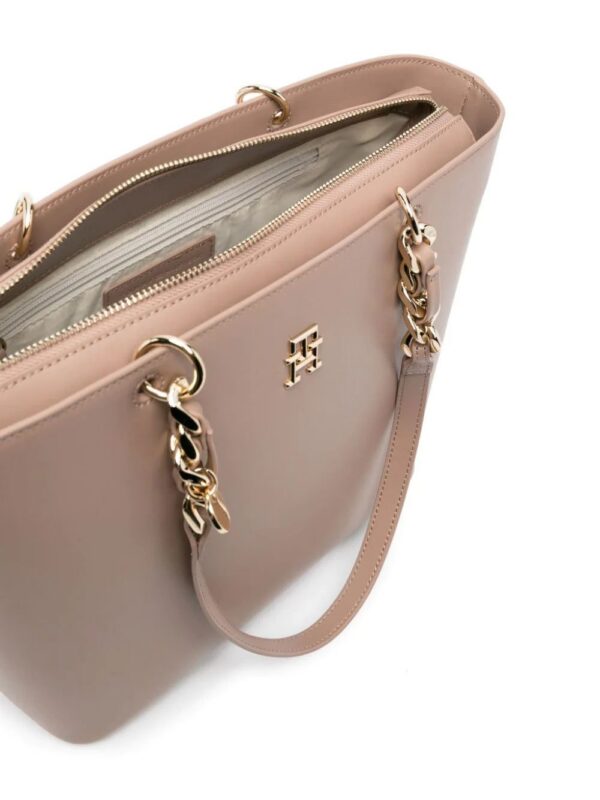 19150702_43218769_1000.jpg Tommy Hilfiger chain-strap tote bag