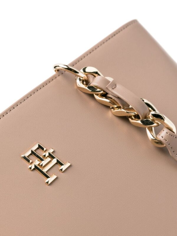 19150702_43219660_1000.jpg Tommy Hilfiger chain-strap tote bag