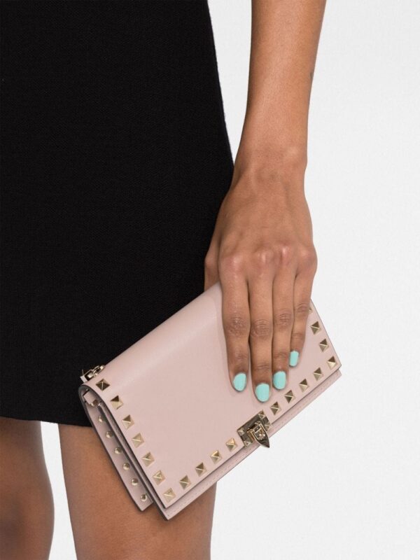 19161214_44934740_1000.jpg Valentino Garavani Rockstud mini shoulder bag
