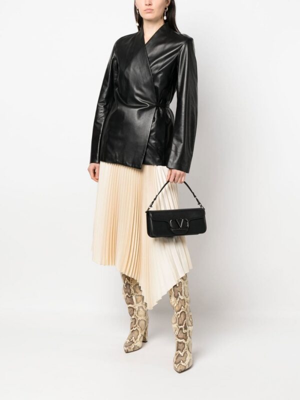19204792_42171743_1000.jpg Valentino Garavani VLogo leather shoulder bag