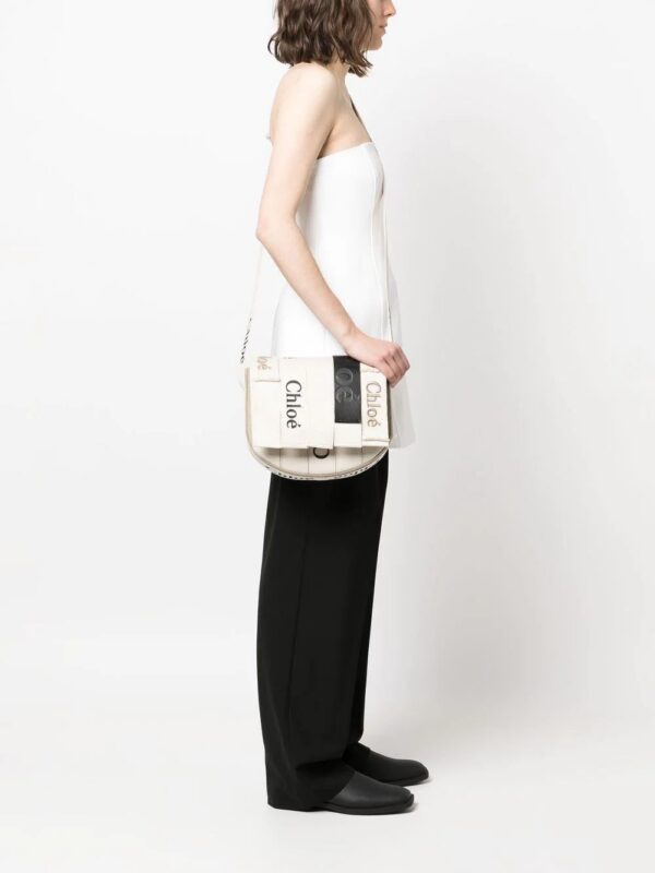 19215994_44138765_1000.jpg Chloé Woody logo-detail saddle bag