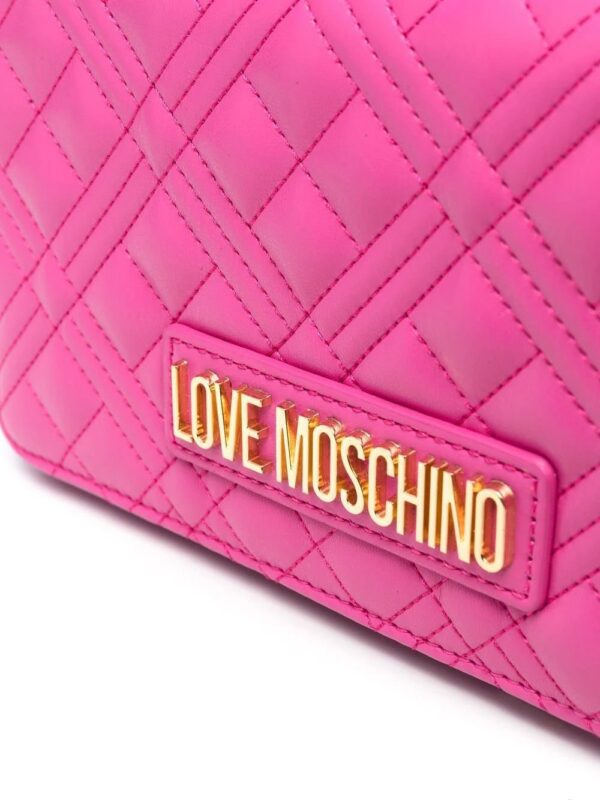 19290875_42342661_1000.jpg Love Moschino logo-plaque quilted shoulder bag