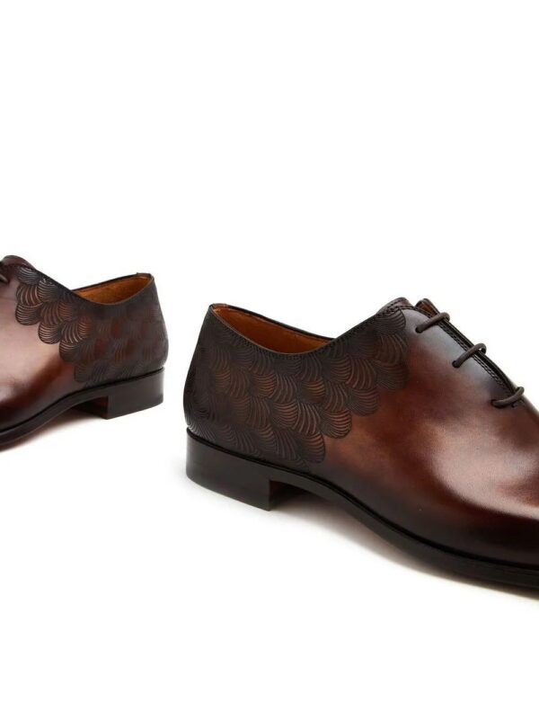 19425557_43511172_1000.jpg Magnanni embossed-detail Oxford shoes