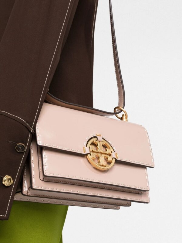 19439314_43273340_1000.jpg Tory Burch logo-plaque shoulder bag