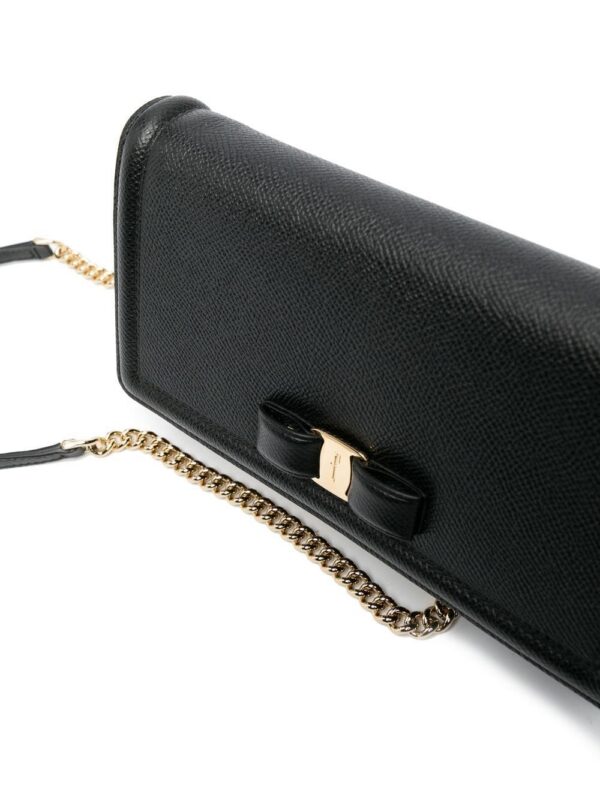 19447494_43281857_1000.jpg Ferragamo Vara leather shoulder bag