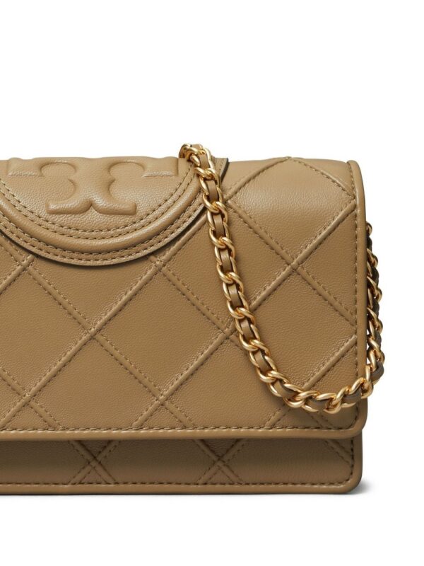 19447889_43784366_1000.jpg Tory Burch Fleming logo-embossed crossbody bag