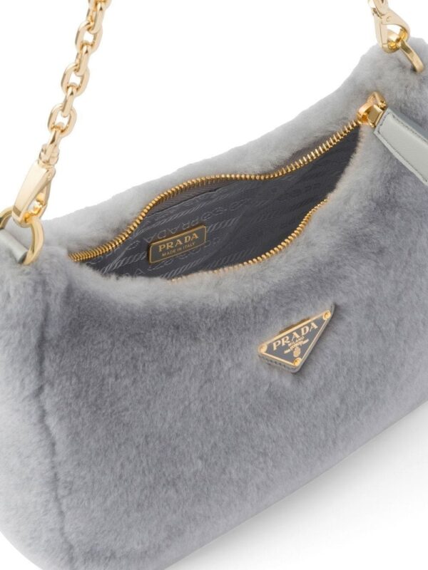 19467487_43434909_1000-1.jpg Prada Re-Edition shearling mini bag