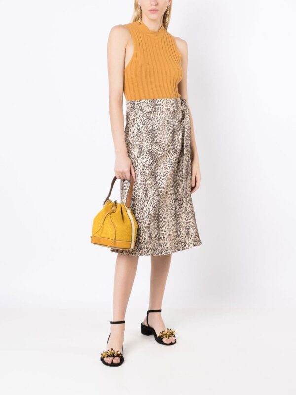 19480118_43465639_1000.jpg Tory Burch T monogram embossed bucket bag