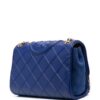 19557267_43621461_1000.jpg Tory Burch logo-embossed quilted shoulder bag