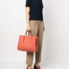 19596250_43760720_1000.jpg Emporio Armani pebble-effect logo-strap tote