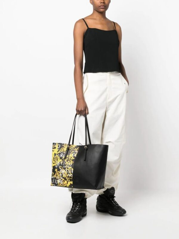 19611911_43963091_1000.jpg Versace Jeans Couture graphic-print tote bag