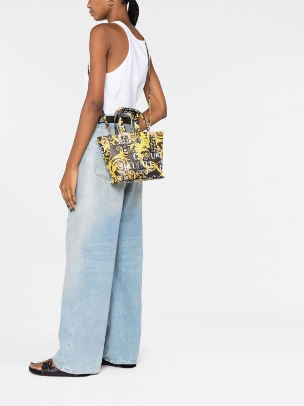 19702582_44319824_1000.jpg Versace Jeans Couture Logo Couture-print tote bag