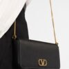 19717132_44182946_1000.jpg Valentino Garavani VLogo Signature clutch bag