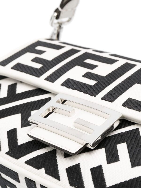 19752724_50338936_1000.jpg FENDI Baguette crossbody bag