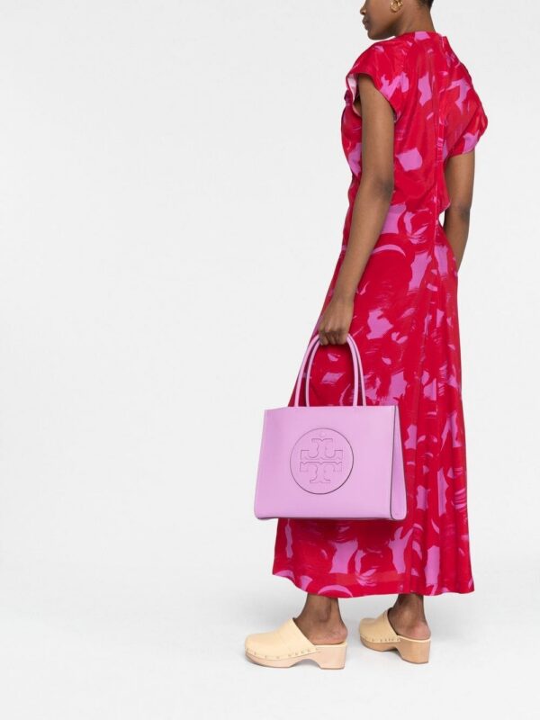 19797927_44434453_1000.jpg Tory Burch embossed-logo tote bag