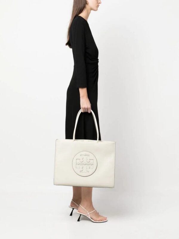 19808817_44481134_1000.jpg Tory Burch logo-plaque leather tote bag