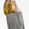 19921613_44702291_1000.jpg Prada logo-plaque tote bag