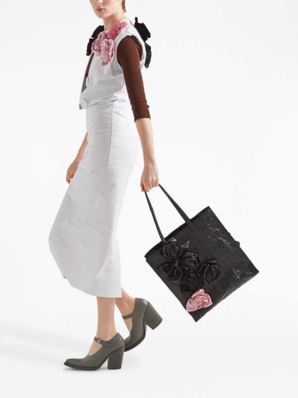 19923557_44697470_1000.jpg Prada floral appliqué tote bag