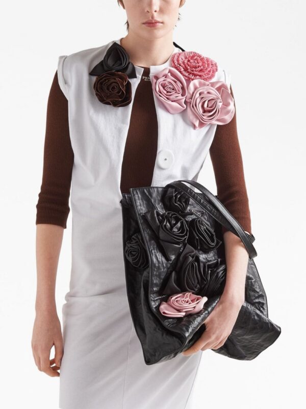 19923557_44699054_1000.jpg Prada floral appliqué tote bag
