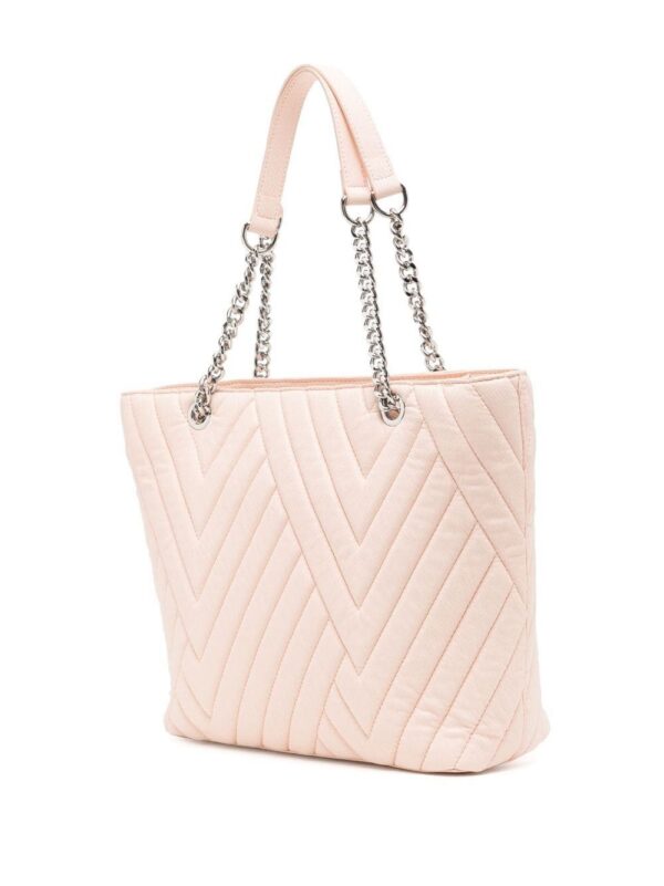 20004238_50335430_1000.jpg Armani Exchange matelassé-effect logo-plaque bag