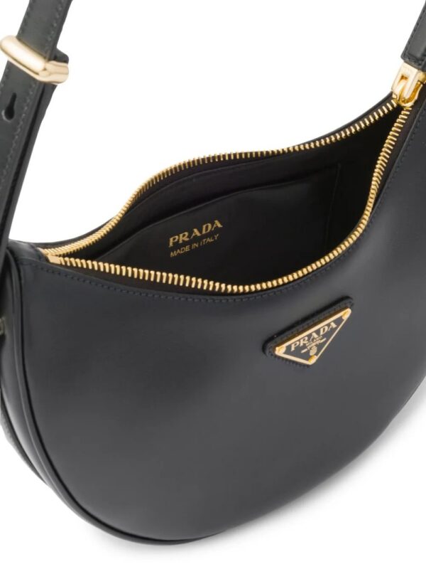 20035314_45094139_1000.jpg Prada logo-plaque shoulder bag