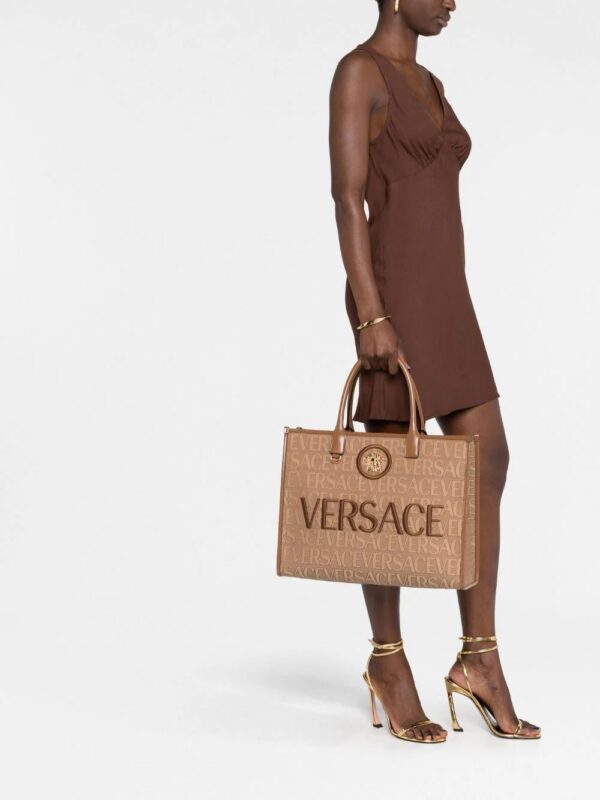 20068036_50124692_1000.jpg Versace large Versace Allover-jacquard tote bag