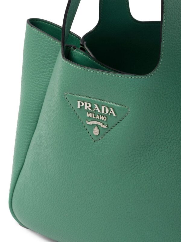 20090597_45227048_1000.jpg Prada logo-plaque tote bag
