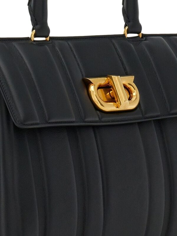 20148928_50433635_1000.jpg Ferragamo Gancini flip-lock leather tote bag