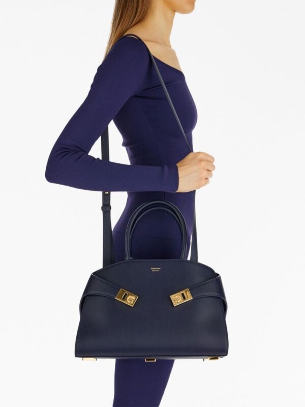 20716651_50982825_1000.jpg Ferragamo Hug leather tote bag