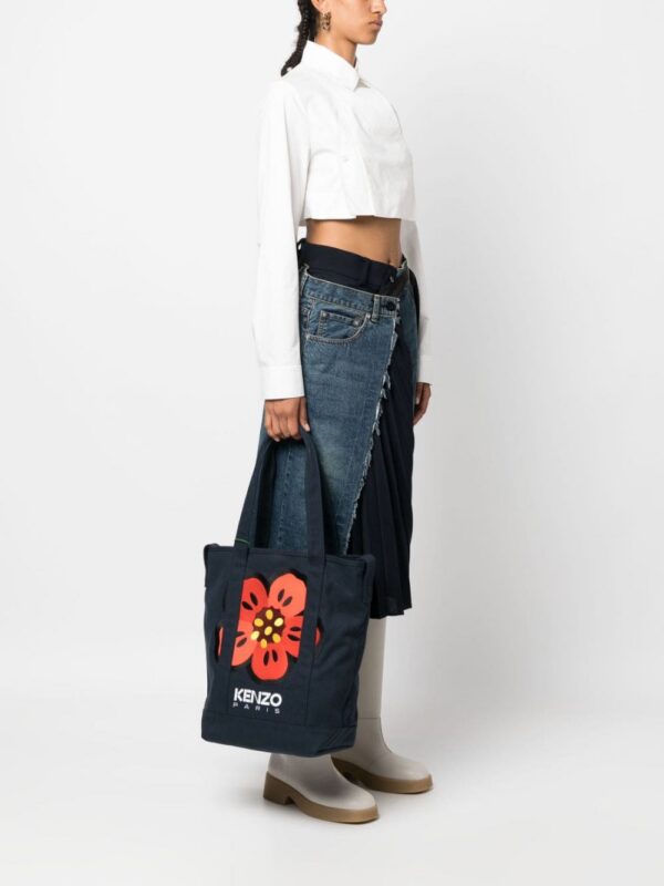 20724868_50678704_1000.jpg Kenzo embroidered-flower tote bag