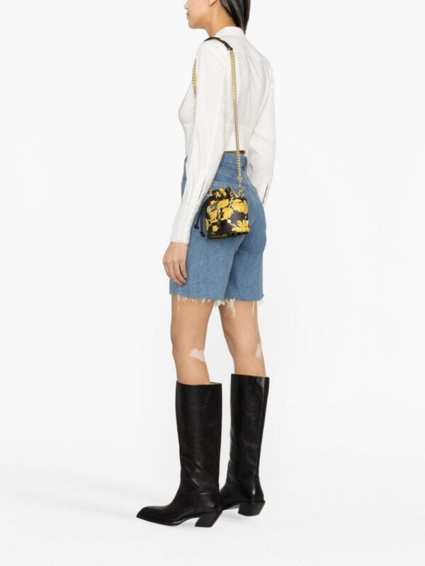 20769476_50701554_1000.jpg Versace Jeans Couture Chain Couture-print bucket bag