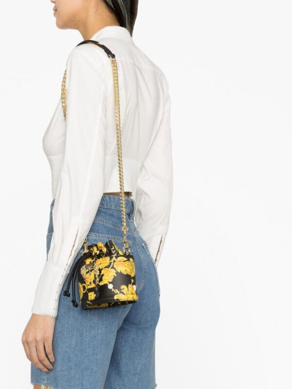 20769476_50701565_1000.jpg Versace Jeans Couture Chain Couture-print bucket bag