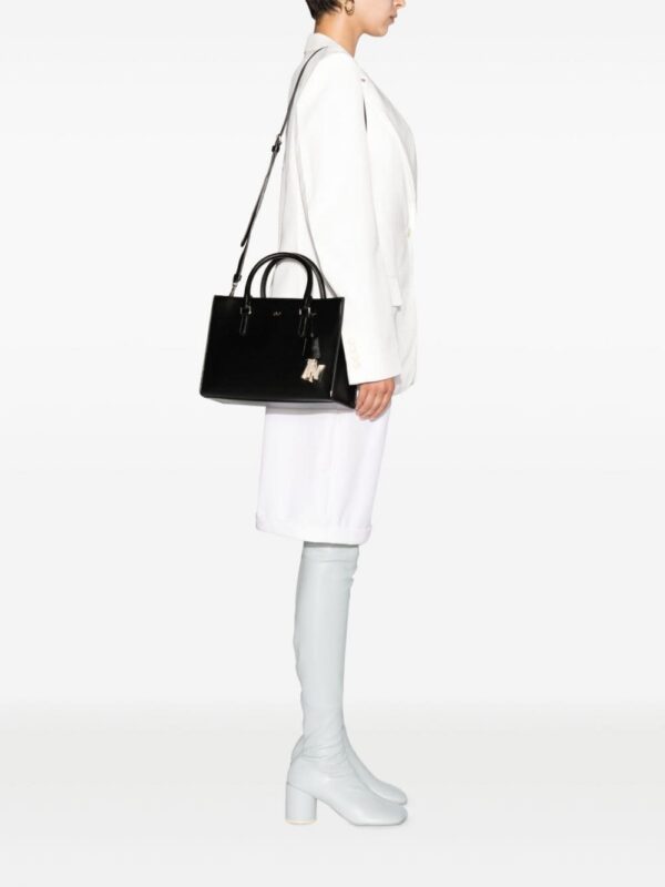 20900862_50883464_1000.jpg DKNY logo-pendant leather tote bag