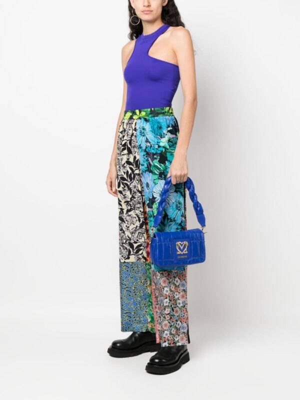 20957122_51078849_1000.jpg Love Moschino Thin Air quilted shoulder bag