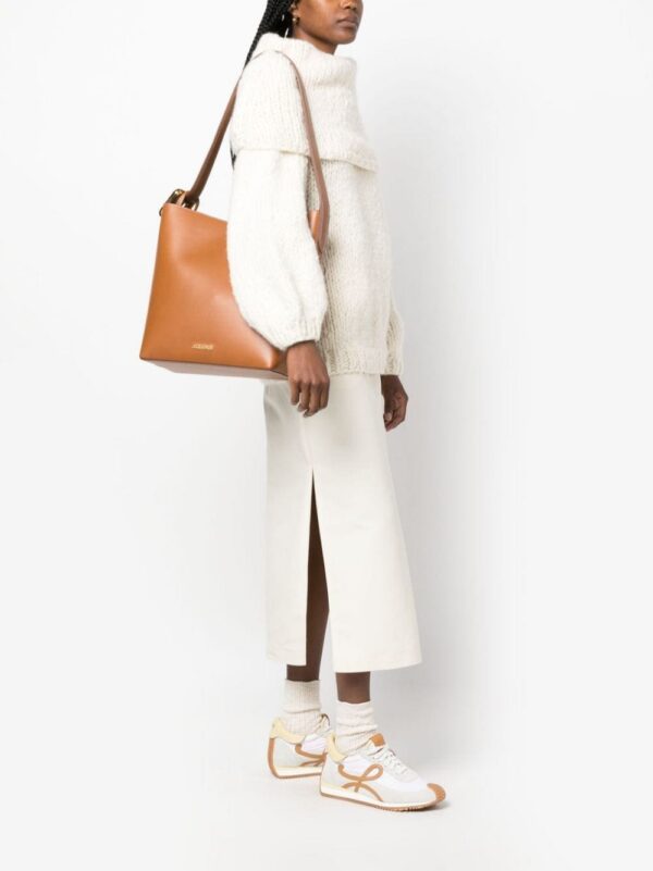 20970973_51049794_1000.jpg Jacquemus Le Regalo leather bucket bag