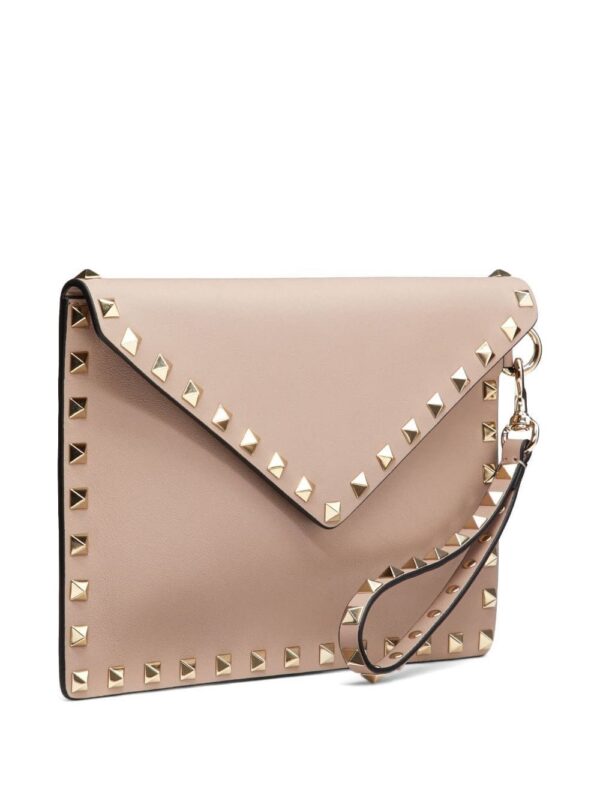 13423772_50926223_1000.jpg Valentino Garavani Rockstud leather clutch bag