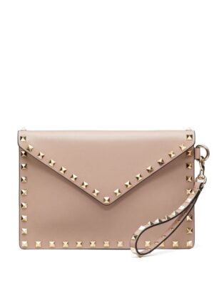 13423772_50926226_1000.jpg Valentino Garavani Rockstud leather clutch bag