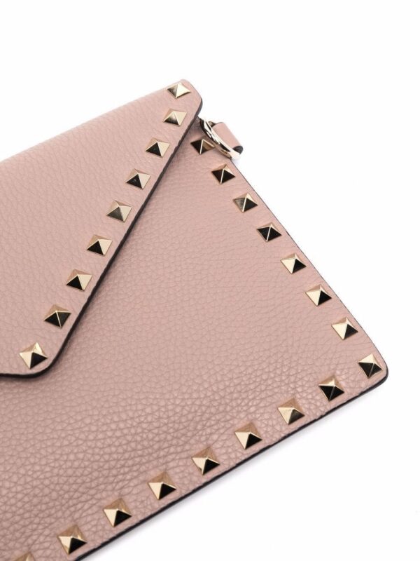 13619067_37137488_1000.jpg Valentino Garavani Rockstud envelope clutch