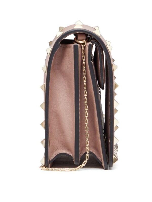 15285365_53979452_1000.jpg Valentino Garavani Rockstud crossbody bag