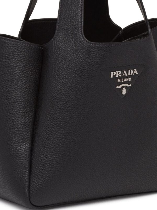 16109309_30364976_1000.jpg Prada logo-plaque tote bag