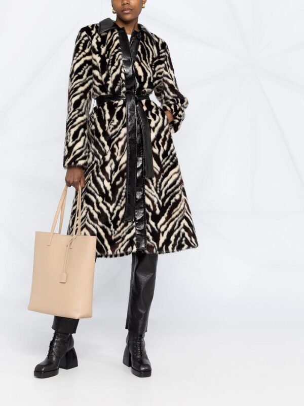 16216882_31010298_1000.jpg Saint Laurent logo-print leather tote bag